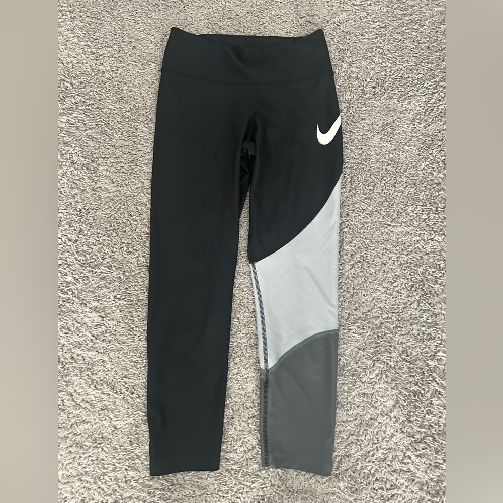 Nike women Leggings in Black and Gray